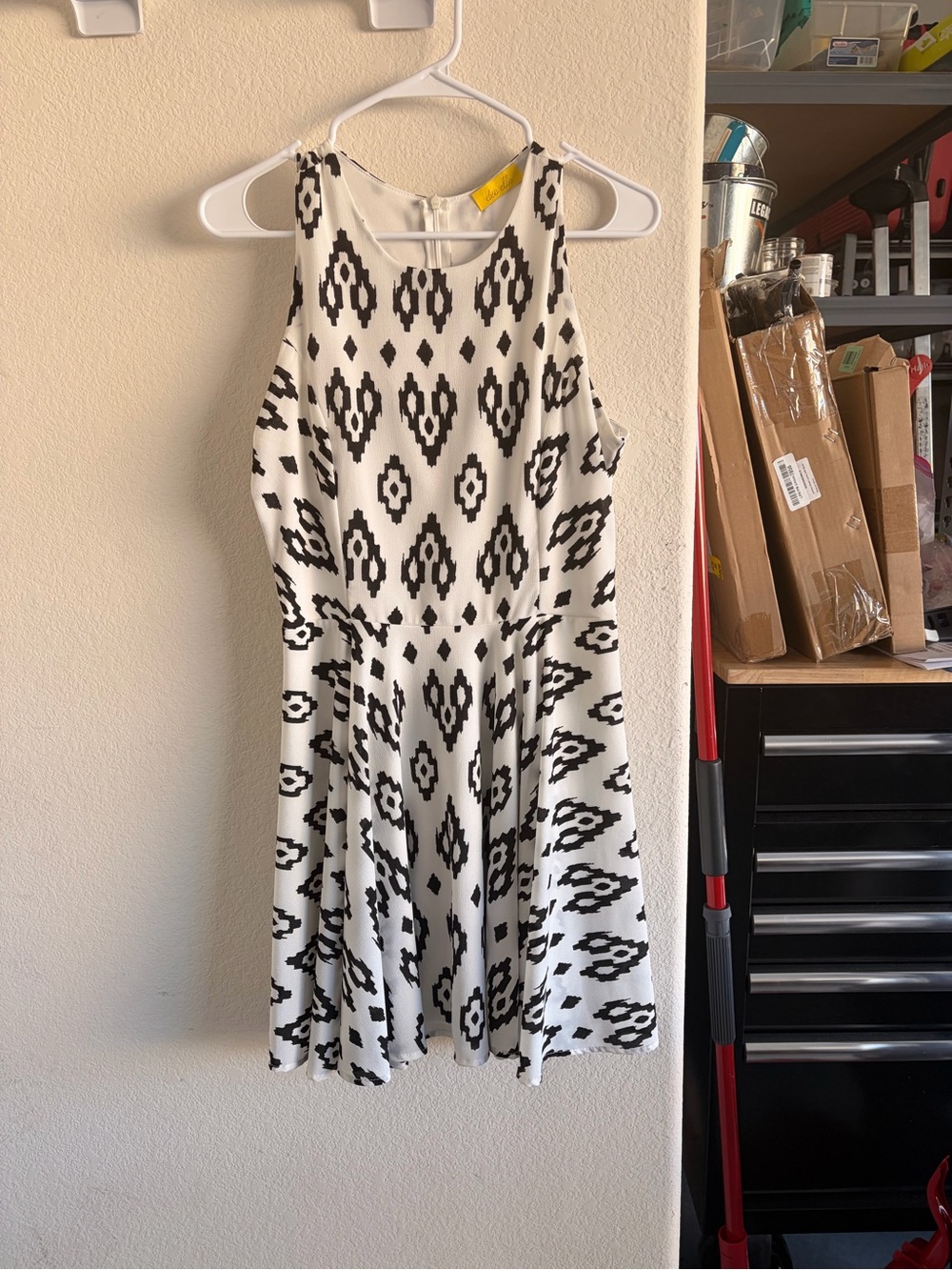 dee elle Black & White Geometric Sleeveless Fit-and-Flare Mini Dress - Picture 1 of 5